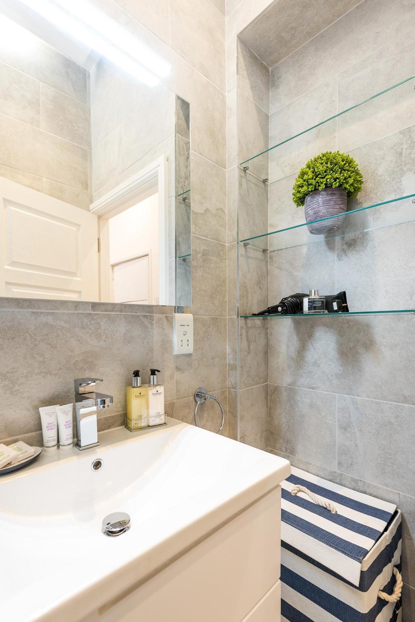 런던 Casa Italia Near Kings Road In Chelsea With Wifi & Washing Machine 아파트 외부 사진