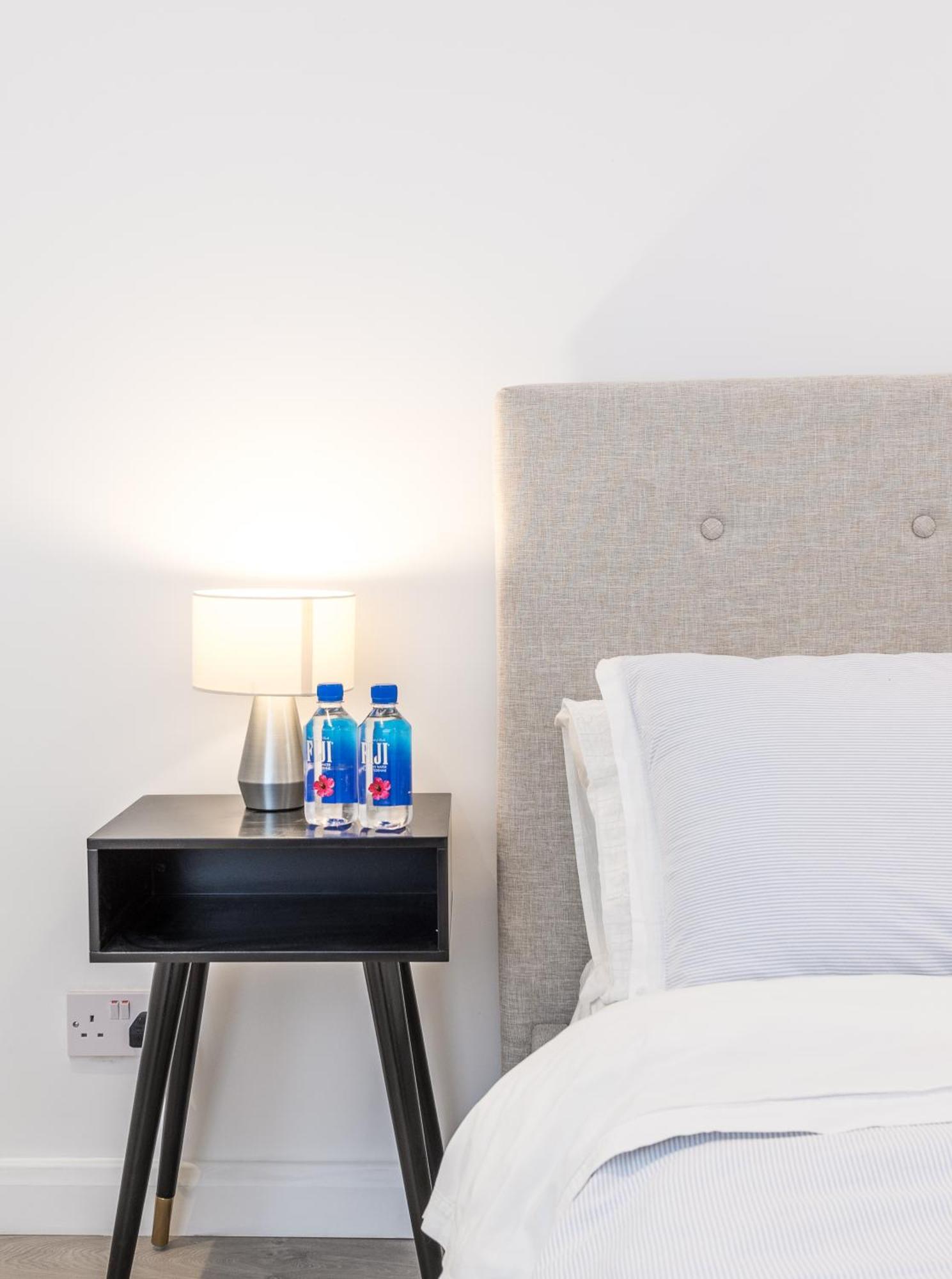 런던 Casa Italia Near Kings Road In Chelsea With Wifi & Washing Machine 아파트 외부 사진